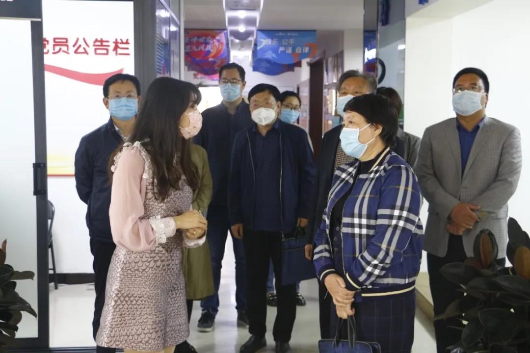 市人大財(cái)經(jīng)委員會(huì)副主任委員、市人大常委會(huì)財(cái)經(jīng)工委主任 衛(wèi)華平一行蒞臨洛陽(yáng)青峰進(jìn)行復(fù)工復(fù)產(chǎn)情況工作指導(dǎo)！
